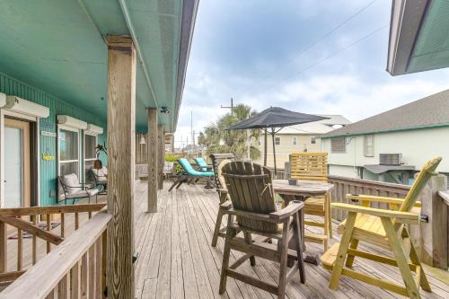 Port Bolivar Casa | Crystal Beach Home with Deck and Ocean Views!