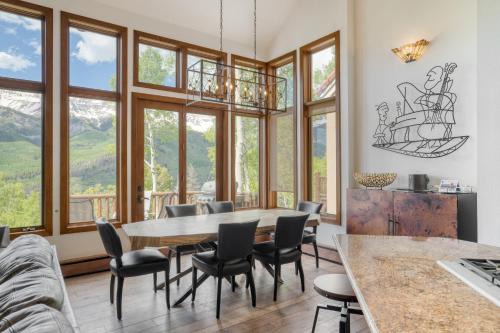 Mountain Village Casa | Crystal Chalet 12 by AvantStay Close to Town w Views of San Sofia Ridge