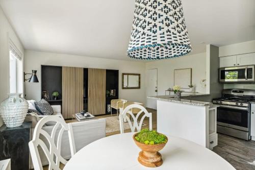 Aurora Highlands Casa | Crystal City Charm 2BR Free Parking 304