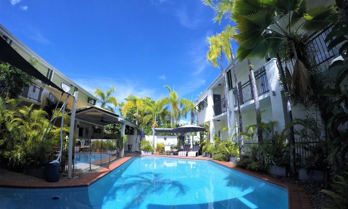 Cairns North Hotel | Crystal Garden Resort & Restaurant
