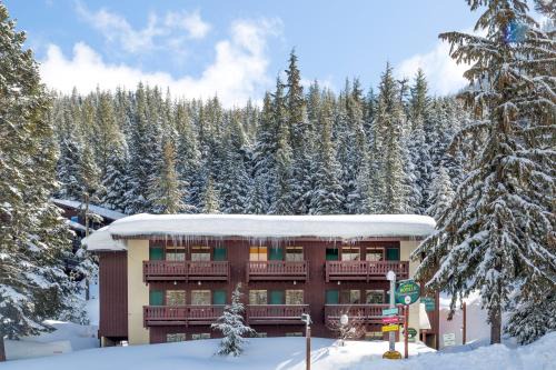 Enumclaw Cabina | Crystal Mountain Hotels