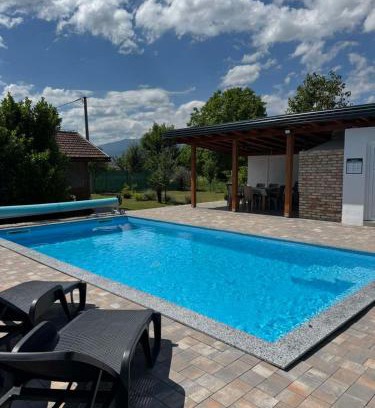 Mali Radic Casa | Crystal pool