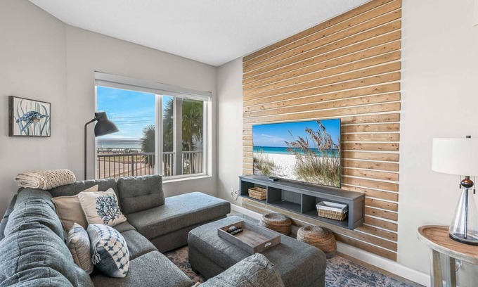 Avalon Beach Estates Condominio | Crystal View 203 3 bedroom/ 3 bath unit Beach service great view SO MUCH SPACE