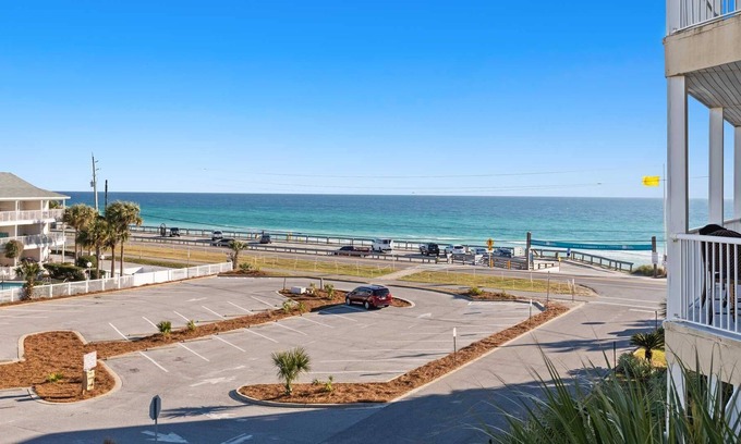 Avalon Beach Estates Condominio | Crystal View 304 Beach Service, Great Views, 3bed/ 3 bath Pet Friendly