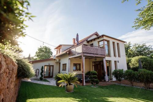 Balatonalmadi Apartamento | Csendeskert Wellness Apartments - Garden, grill, chill