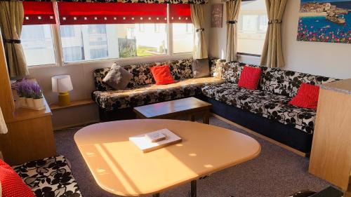 Rhyl Complejo | CT28 Three Bedroom Holiday Home, close to Heated Pool, Amusements and Beach Fantastic Facilities & Top rated holiday park in North Wales PASSES NOT INCLUDED