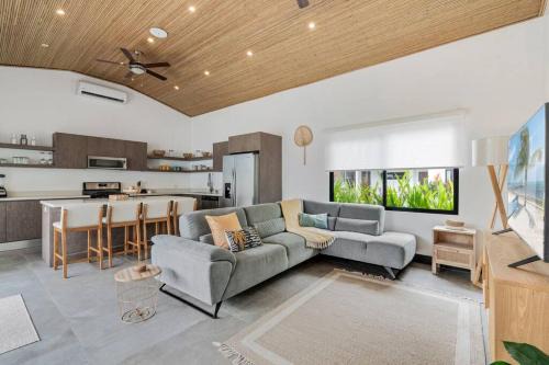Tamarindo Villa | CU20 Modern Beach Home w Guest House & Pvt Pool
