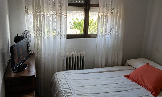 Toledo Cama Y Desayuno | Cuarto Privado Doble Toledo Hospital