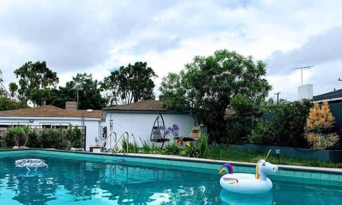 Ladera Heights Casa | Cubier: Memorable 1BR Unit with Pool (MK2-LAD)