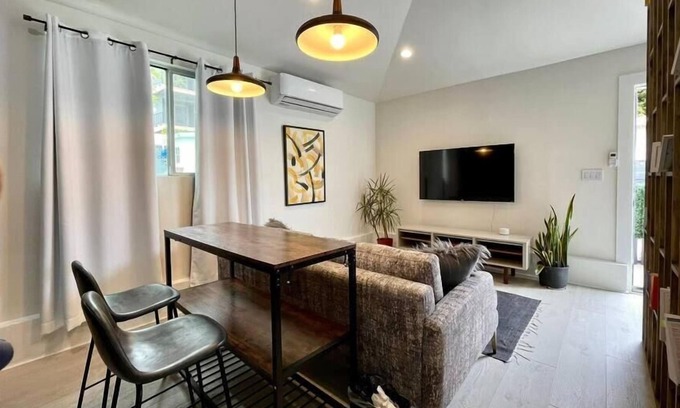 Ladera Heights Casa | Cubier: Mesmerizing ADU by the Pool (MK3-LAD)