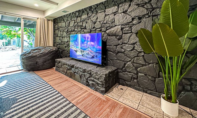 Ladera Heights Casa | Cubier - Stunning 6BR 4BA Oasis with Pool-Lou1-Lad