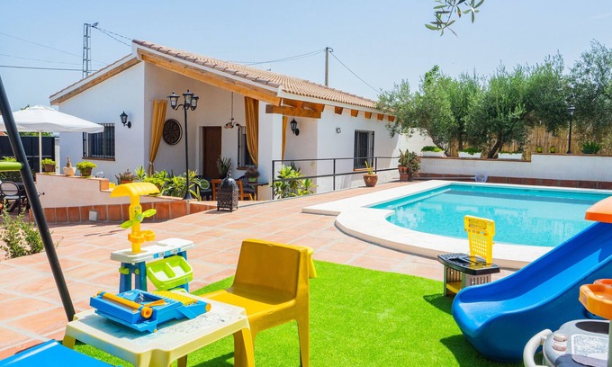 Alhaurín el Grande Cabaña | Cubo's Casa Rural Entre Olivos del Azahar / piscina privada / aire acondicionado / wifi gratis