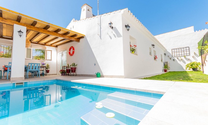 Cártama Chalet De Esquí | Cubo's Casa de Rebollo / pisicina privada / wifi gratis
