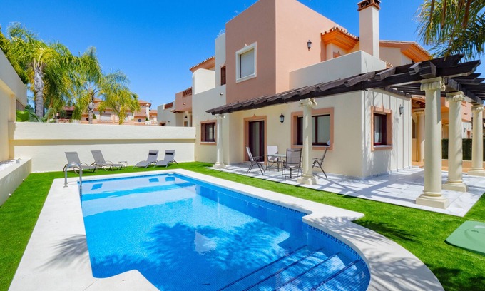 Coin Villa | Cubo's Casa Ilios Los Nebrales / Piscina privada / aire acondicionado / wifi gratis
