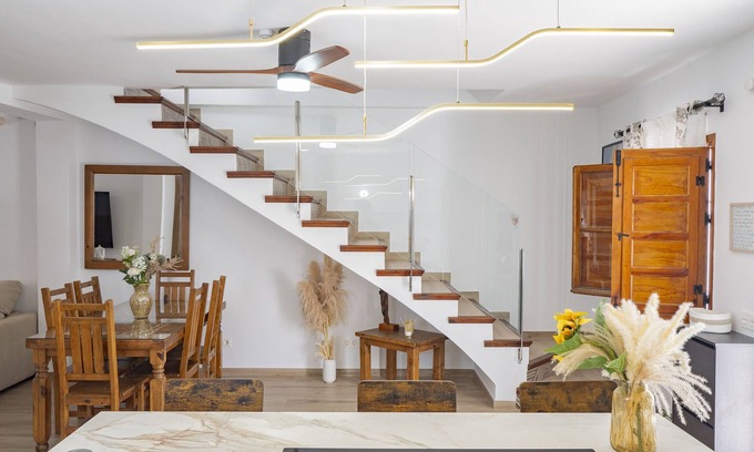 Ojen Chalet De Esquí | Cubo's Casa Mariposa near Marbella / urbano / Marbella / terraza / wifi gratis