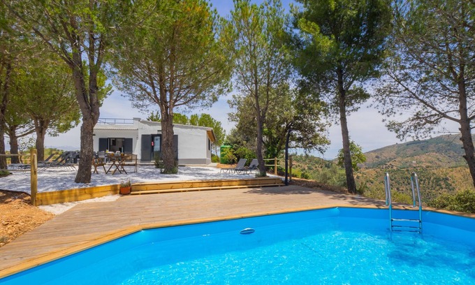 Malaga-Este Cabaña | Cubo's Casa Pineda / rural / piscina privada / wifi gratis / BBQ