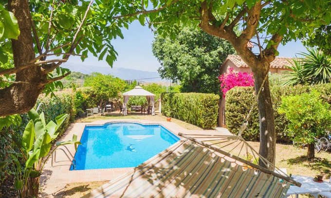 Coin Cabaña | Cubo's Casa Rural El Nogal / piscina privada / jardines / ideal familias
