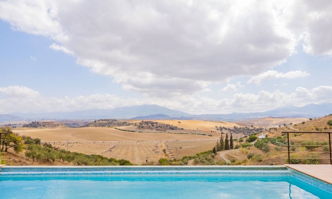 Cártama Cabaña | Cubo's Casa Rural Vistabella Cartama /infinity pool /views