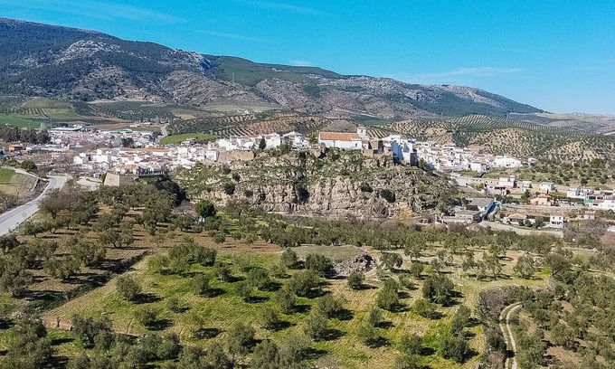 El Burgo Apartamento | Cubo's El Burgo Old Town Apartment / wifi gratis / ruta de montaña