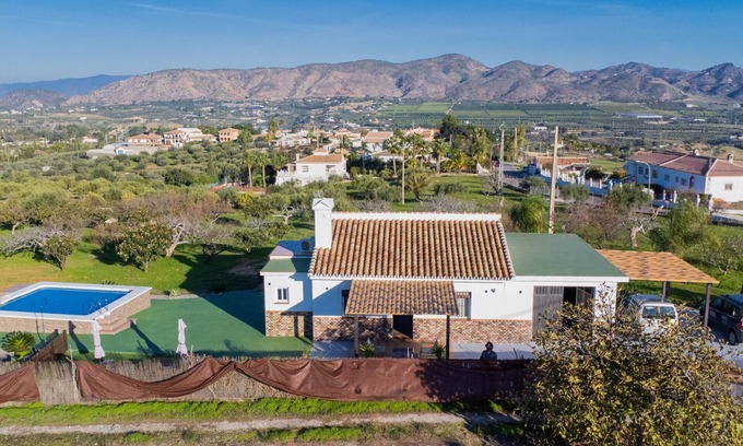 Alhaurín de la Torre Cabaña | Cubo's Finca La Higuera / Piscina privada / wifi gratis / privacidad
