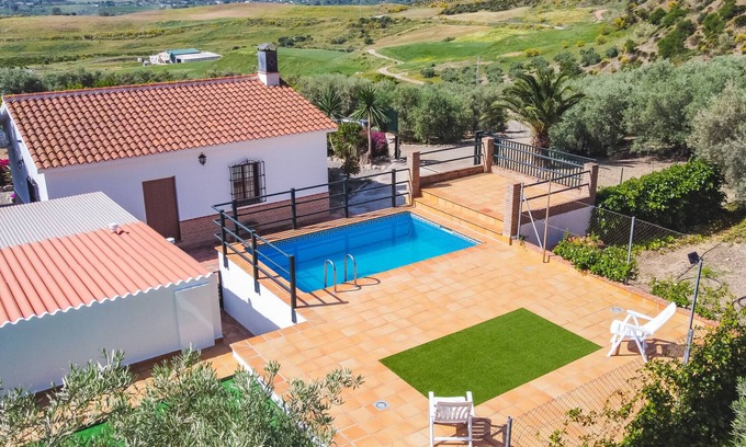 Cártama Cabaña | Cubo’s Finca La Higuera de La Estación / piscina privada / íntimo