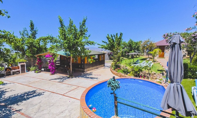 Alhaurín el Grande Cabaña | Cubo's Finca La Rosa del Zangano / Rural / piscina / barbacoa / WIFI
