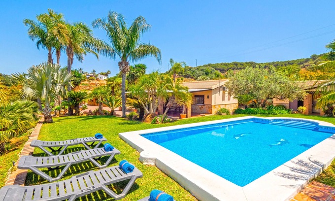 Alhaurín el Grande Cabaña | Cubo's Finca Los Dragos. Piscina, wifi, calefacción