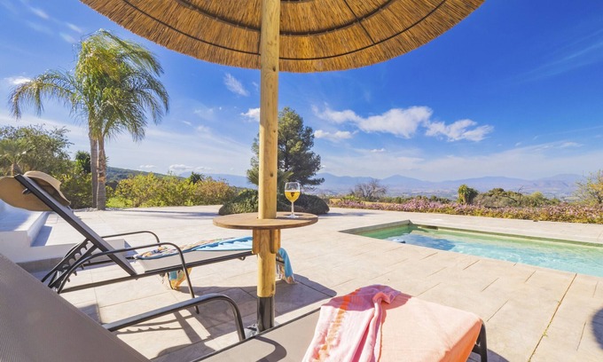 Alhaurín el Grande Cabaña | Cubo's Finca Entrepinos / Wifi / piscina privada / aire acondicionado / jardín / vistas
