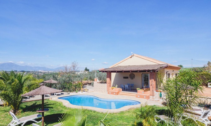 Alhaurín el Grande Cabaña | Cubo's Greenlife House / piscina privada / wifi gratis / rural