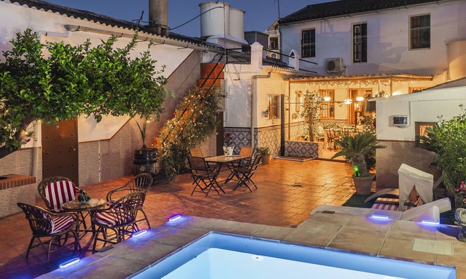 Casabermeja Chalet De Esquí | Cubo's Noches de Luna Casabermeja House / centro urbano / piscina comunitaria / wifi gratis
