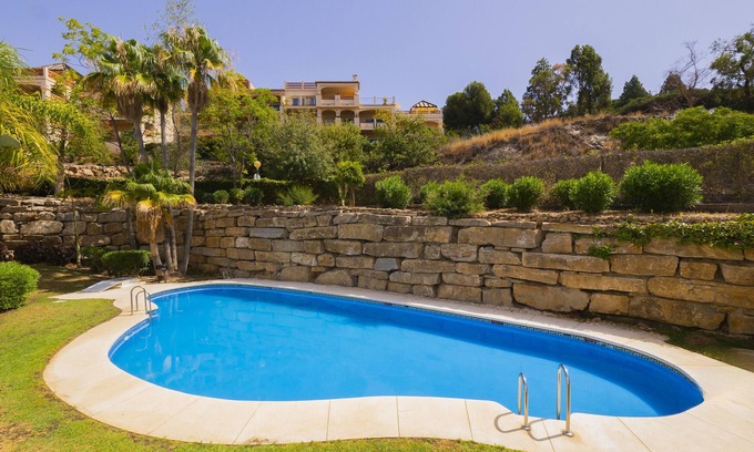 Benalmadena Costa Cama Y Desayuno | Cubo's Poseidon Apartment 2 & Pool / habitacion / aire acondicionado / piscina comunitaria / wifi gratis