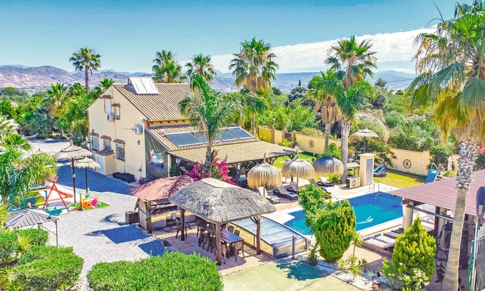 Alhaurín el Grande Villa | Cubo's Villa Las Palmeras Altas Family / piscina privada / aire acondicionado / zona para niños / wifi gratis