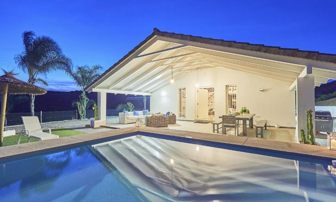 Alhaurín el Grande Villa | Cubo's Villa Loft Monte Perdido