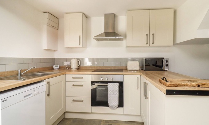 Ogden Casa | CUCKOO COTTAGE, pet friendly, character holiday cottage in Oxenhope