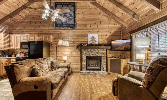 Pigeon Forge Cabina | Cuddlin' Up, Er209 - Luxury At Its Finest And Location That Can't Be Beat! 2 Bedroom Cabin by RedAwning