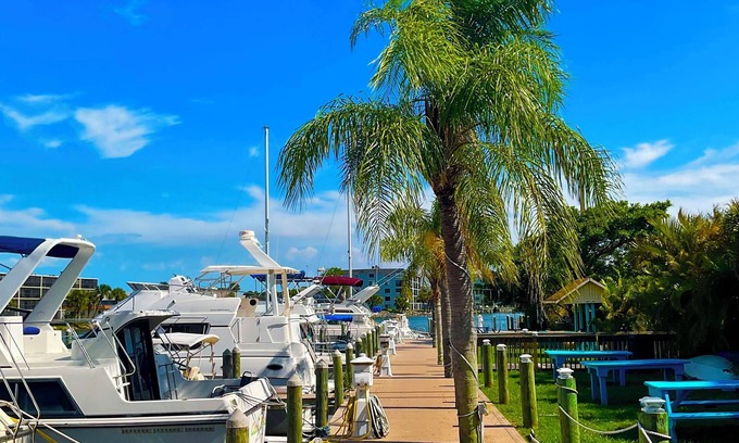 Cocoa Beach Alquiler De Eote | Cuddy Cabin Camping Beachside!