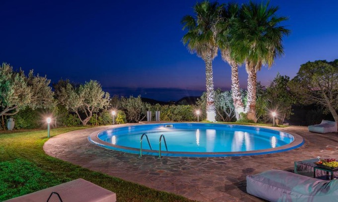 Kalyvia Thorikou Casa | Cuervo Poolside Villa
