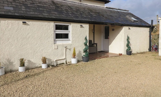 Arisaig Cabaña | CUILLIN VIEW APARTMENT, pet friendly, with a garden in Arisaig