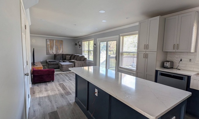 Minerva Park Casa | cul-de-sec home 4BR 3.5 Baths Sleeps 7 Jacuzzi tub