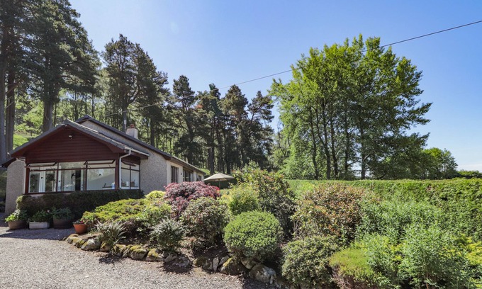 Grantown-on-Spey Cabaña | CULREACH LODGE, pet friendly, with open fire in Nethy Bridge