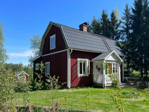 Ostra Amtervik Casa | Cultural Cottage By Lake Fryken In Värmland