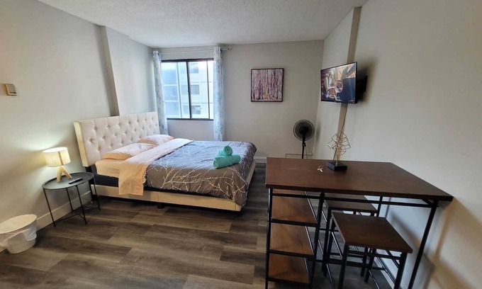 Eau Claire Apartamento | Cultural Coziness in Downtown