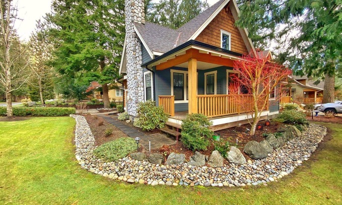 Lindell Beach Cabina | Cultus Lake Cabin - 2 Bdrm + Loft