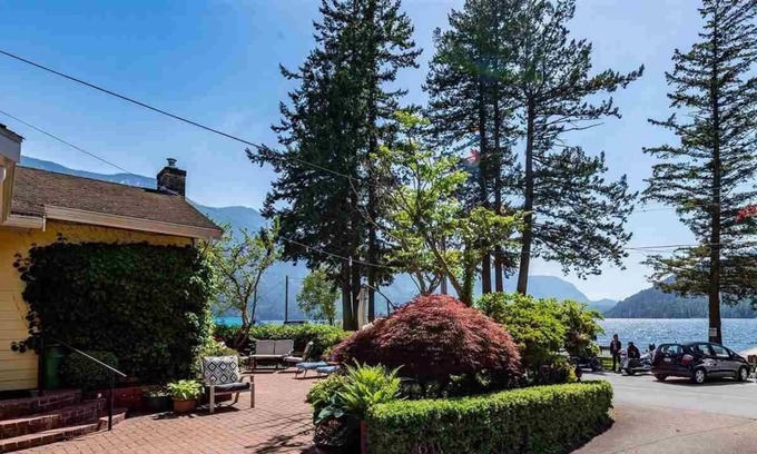 Cultus Lake Cabina | Cultus Lake Waterfront Cabin