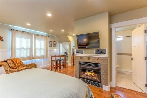 River West Casa | Cumberland Bungalow walking distance to downtown