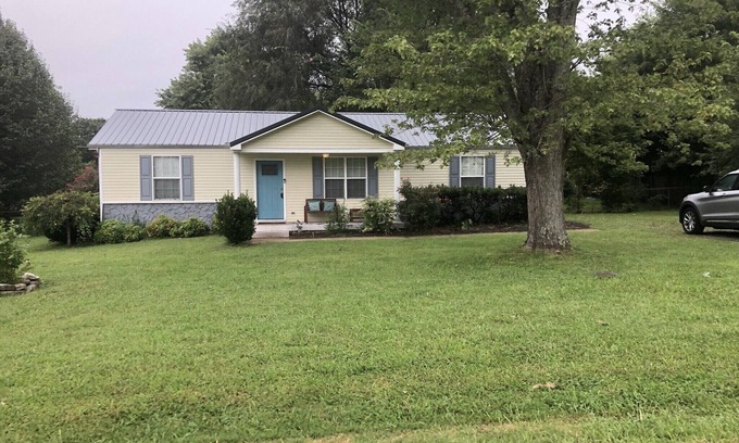 Smyrna Casa | Cumberland Cottage, 1 level house just off I-24, near Murfreesboro and Nashville