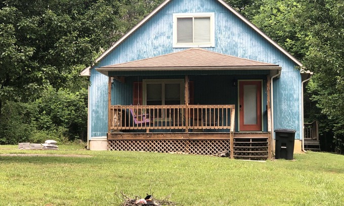 Jamestown Cabaña | Cumberland Lake House - 2 miles from Jamestown Marina - Sleeps 11