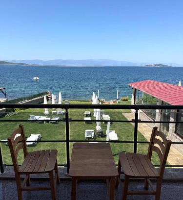 Ayvalik Cama Y Desayuno | Cunda Sea-View Stone Cottage & Private Beach