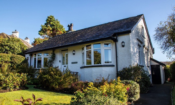 Hawkshead Cabaña | CURLEW COTTAGE AT HAWKSHEAD, pet friendly, with a garden in Hawkshead
