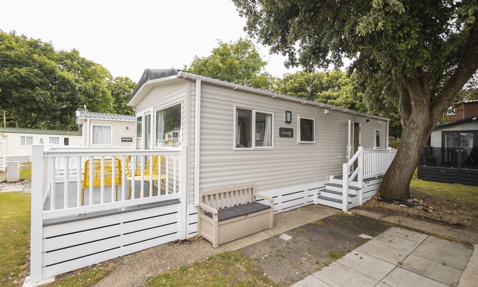 Mudeford Cabaña | Curlew is a brand new property situated on the boutique Sandhills Holiday Park in Mudeford